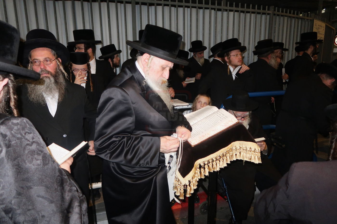 תשעה באב בחצה"ק טשארנאביל 