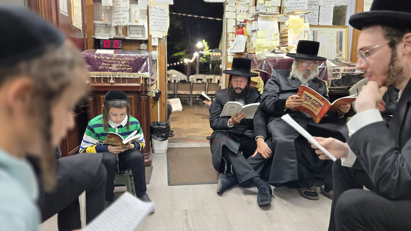 תשעה באב בחצה"ק ניקלשבורג בקאנטרי בוואודבוירן