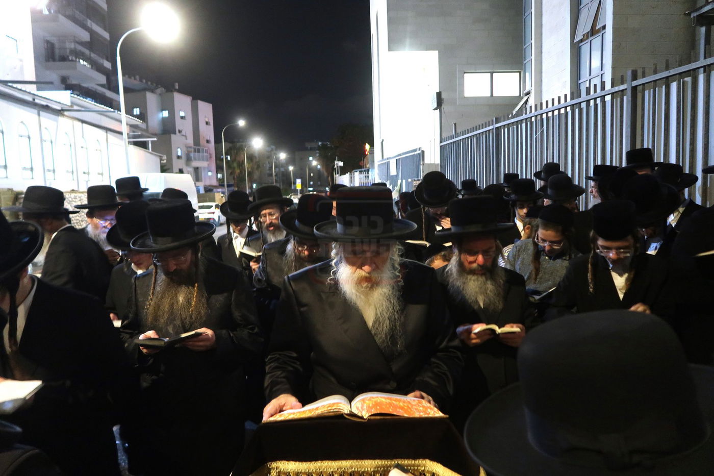 תשעה באב בחצה"ק טשארנאביל 