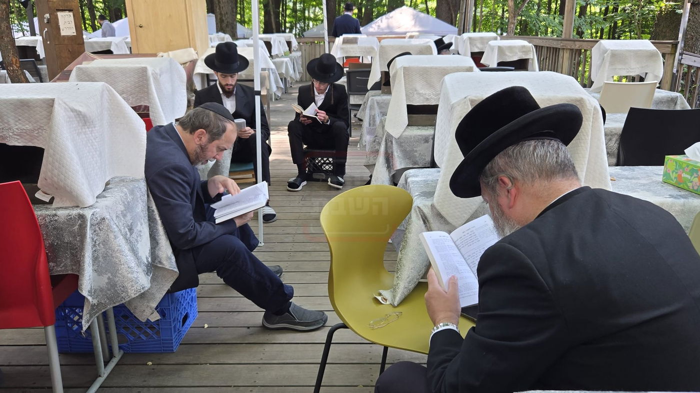 תשעה באב בחצה"ק ניקלשבורג בקאנטרי בוואודבוירן