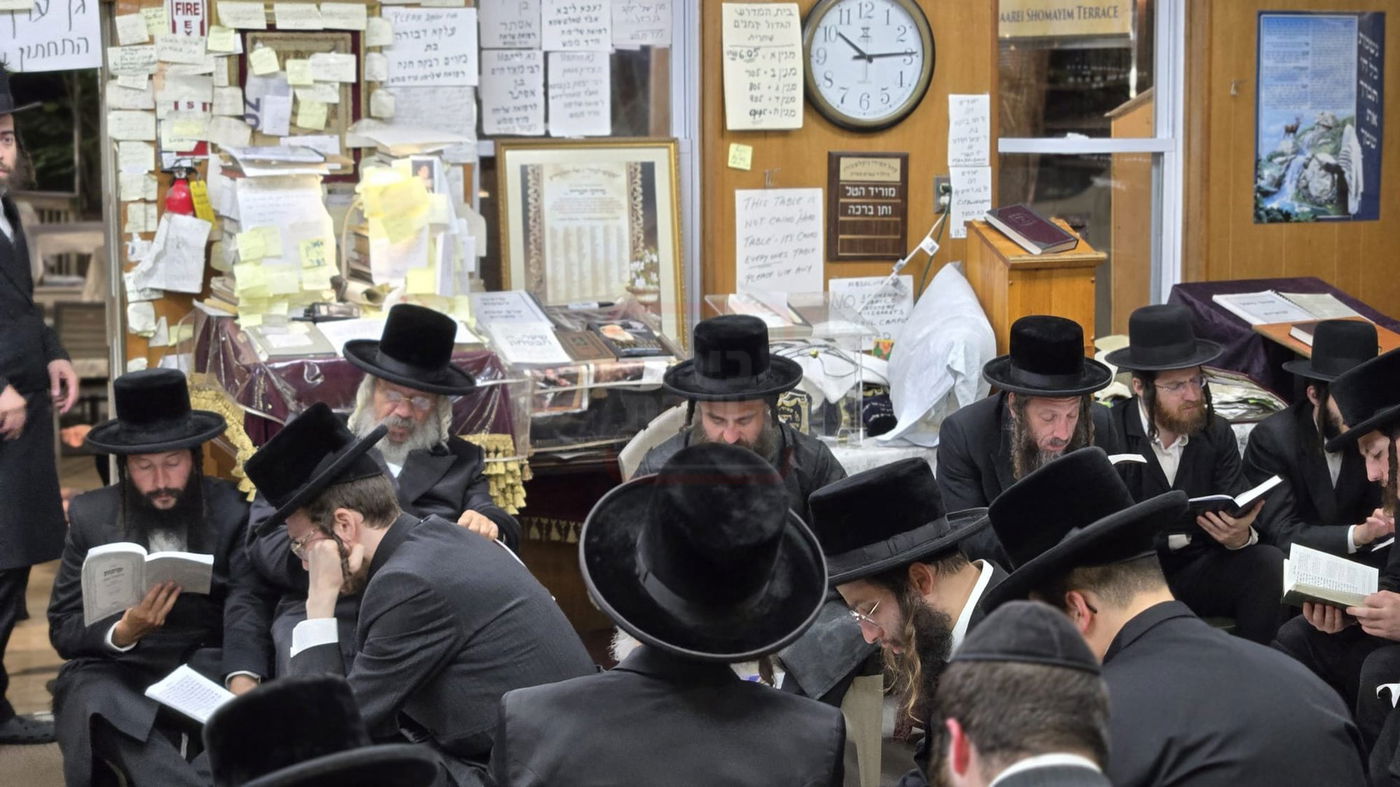 תשעה באב בחצה"ק ניקלשבורג בקאנטרי בוואודבוירן