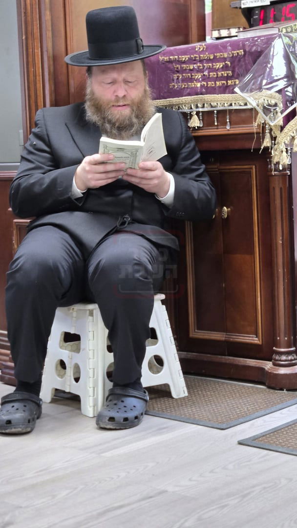 תשעה באב בחצה"ק ניקלשבורג בקאנטרי בוואודבוירן