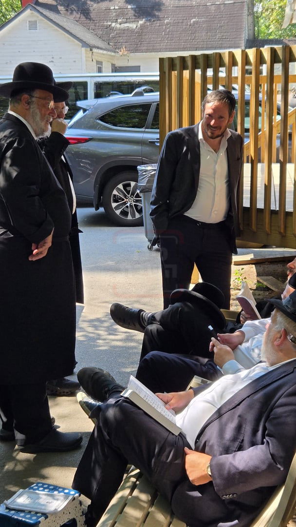 תשעה באב בחצה"ק ניקלשבורג בקאנטרי בוואודבוירן