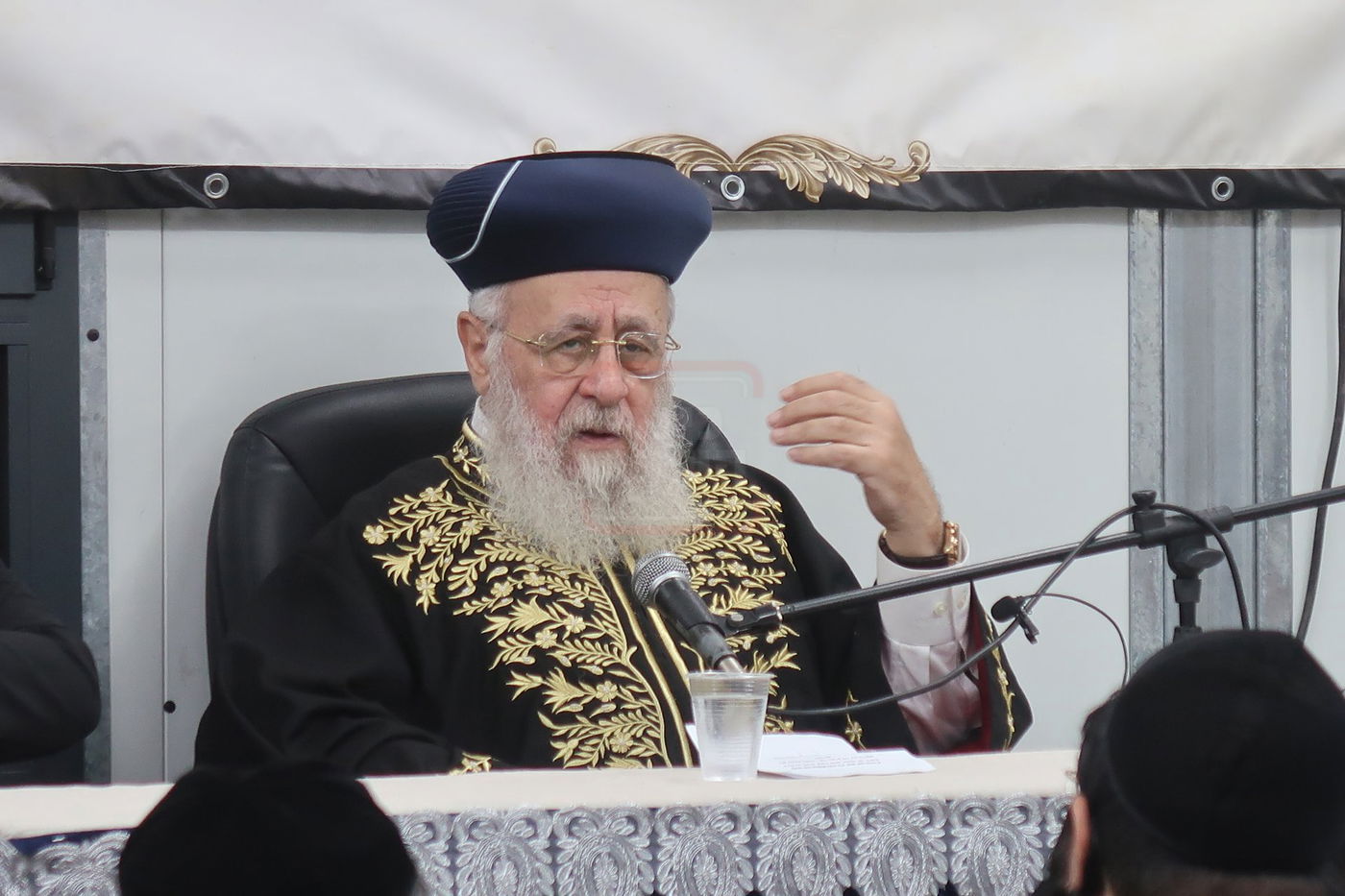 הראשל"צ הגר"י יוסף במעמד פתיחת 'ישיבת בין הזמנים' בשיכון ו' בב"ב