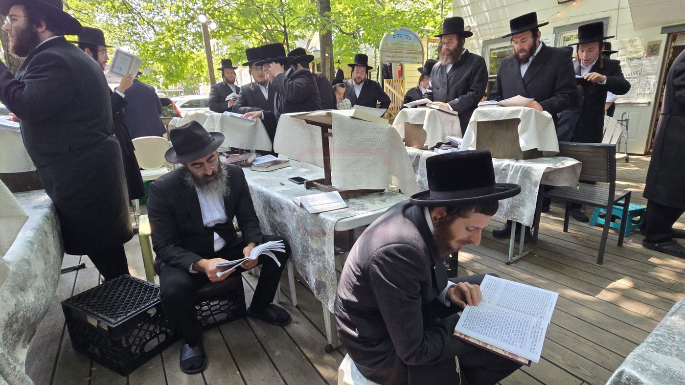 תשעה באב בחצה"ק ניקלשבורג בקאנטרי בוואודבוירן