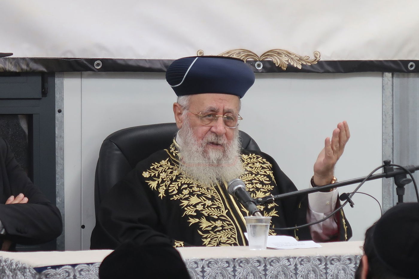 הראשל"צ הגר"י יוסף במעמד פתיחת 'ישיבת בין הזמנים' בשיכון ו' בב"ב