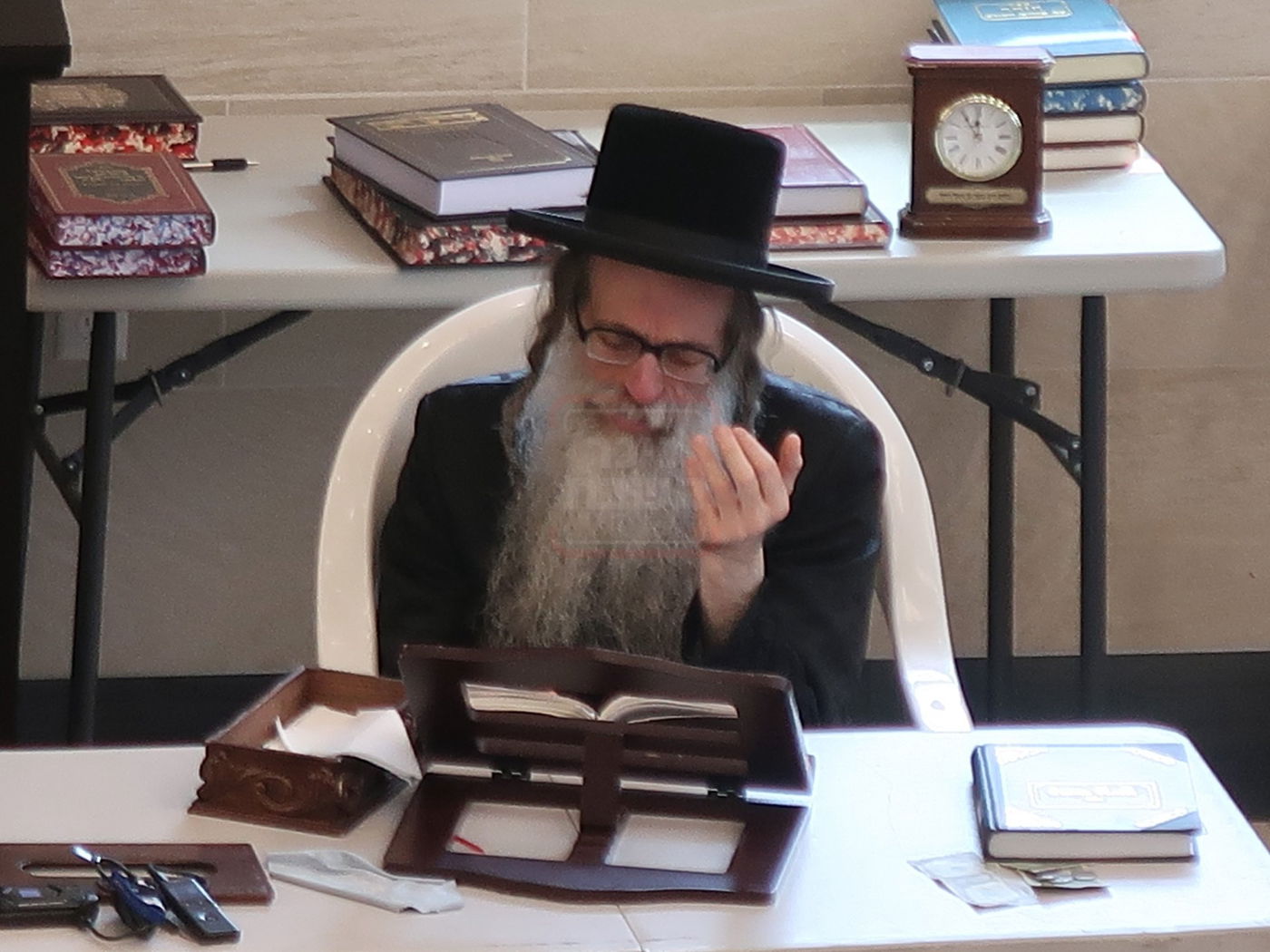 תשעה באב בחצה"ק צאנז זוועהיל