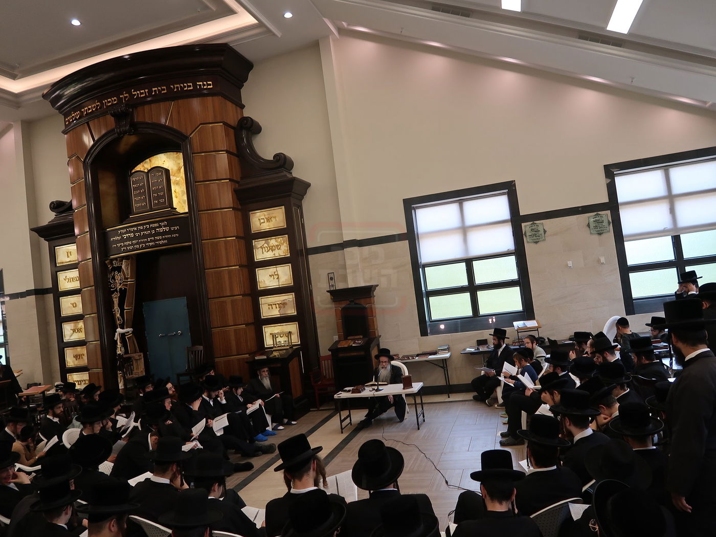 תשעה באב בחצה"ק צאנז זוועהיל