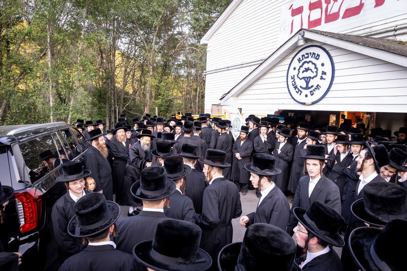 האדמו"ר מבאבוב 45 בביקור בקאנטרי