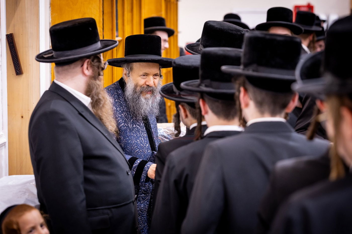 האדמו"ר מבאבוב 45 בביקור בקאנטרי