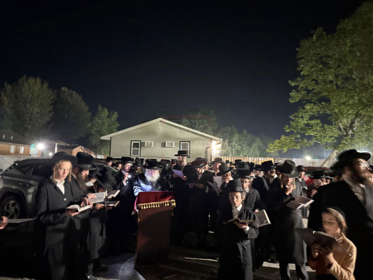 תשעה באב בחצה"ק קראלי