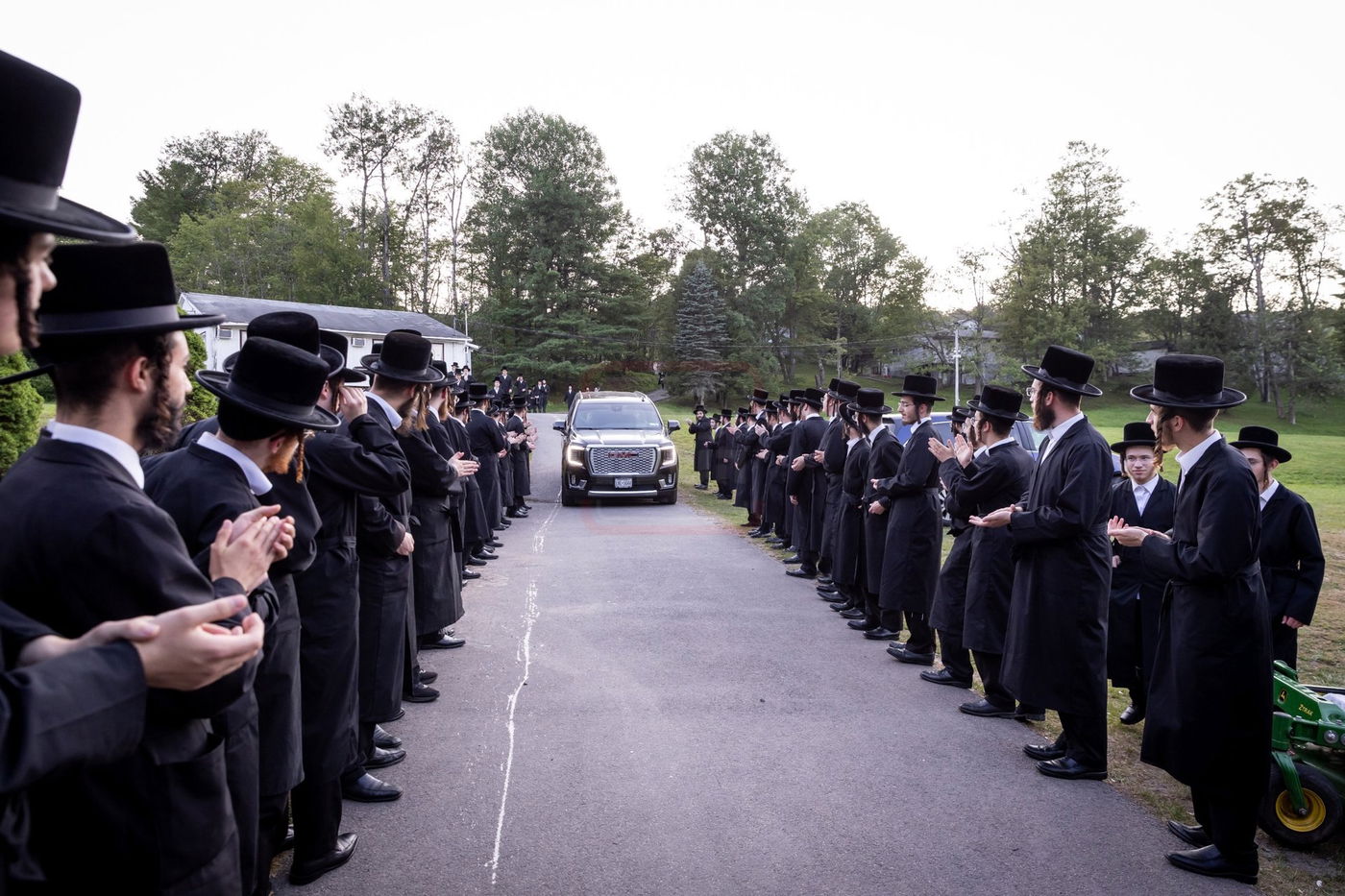 האדמו"ר מבאבוב 45 בביקור בקאנטרי