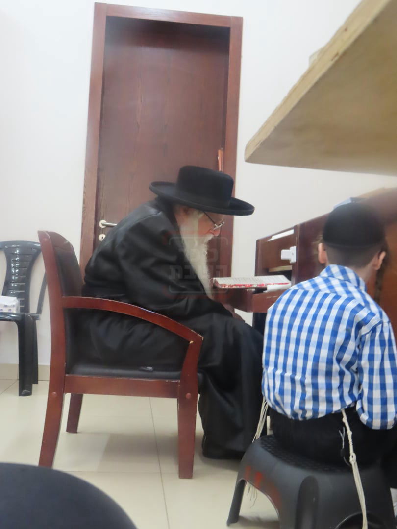 תשעה באב בחצה"ק צאנז