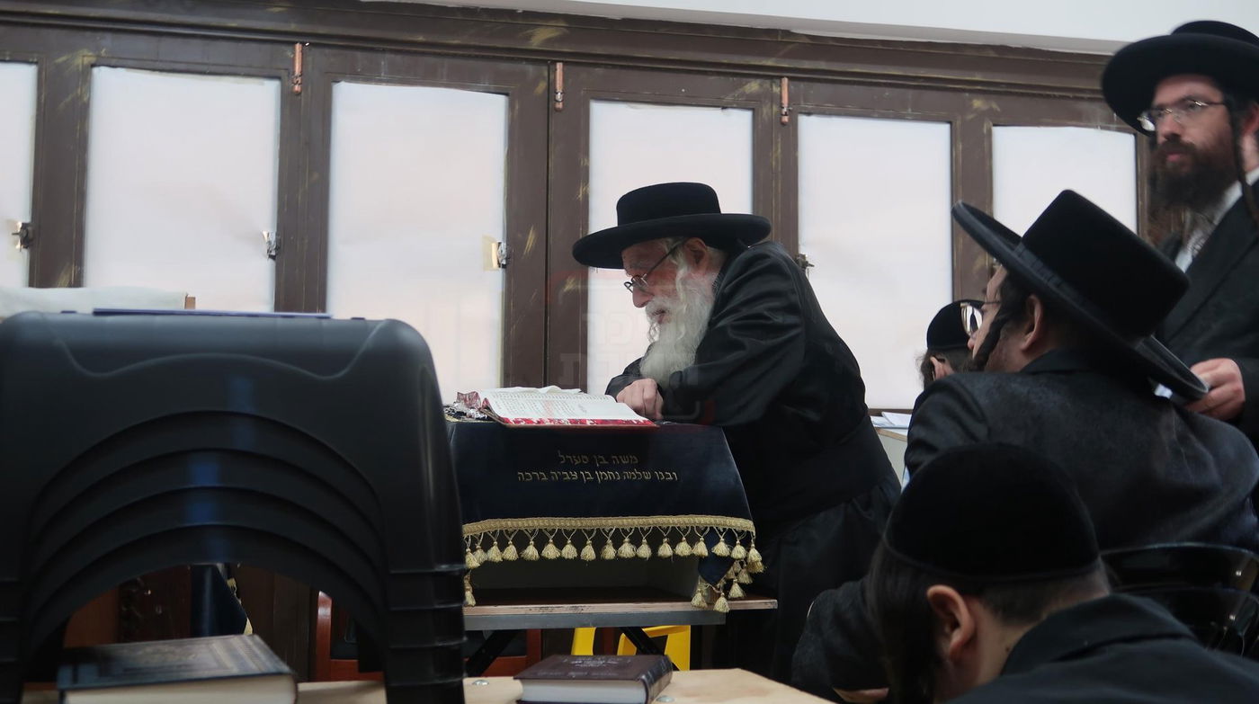 תשעה באב בחצה"ק צאנז