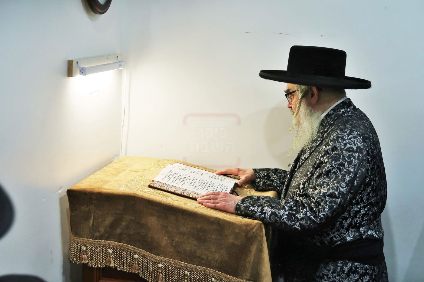 תשעה באב בחצה"ק סאטמר