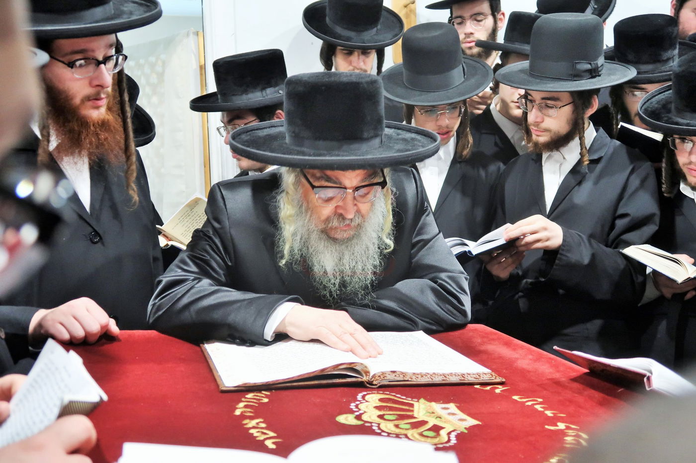 תשעה באב בחצה"ק סאטמר