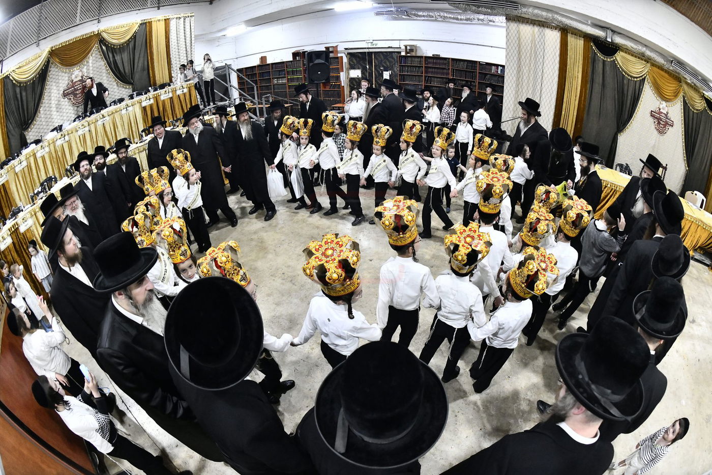 סיום חמשה חומשי תורה במכנובקא בעלזא