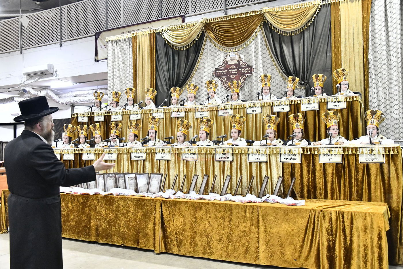 סיום חמשה חומשי תורה במכנובקא בעלזא