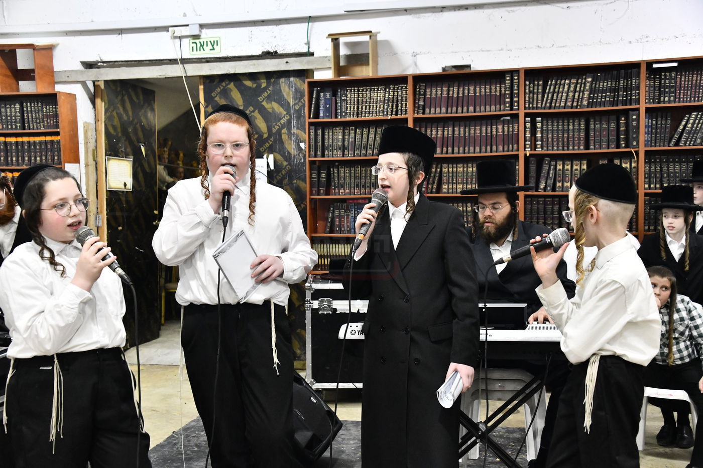 סיום חמשה חומשי תורה במכנובקא בעלזא