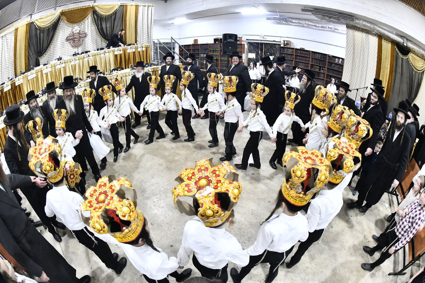 סיום חמשה חומשי תורה במכנובקא בעלזא