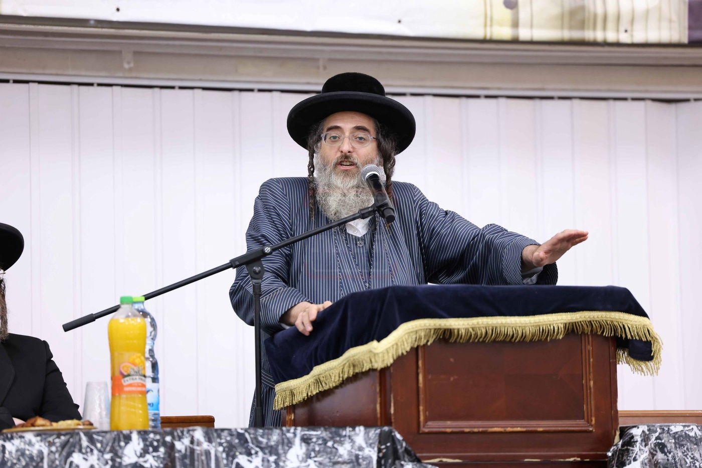 חלוקת פרסים לתלמידי ישיבת 'תולדות אהרן'