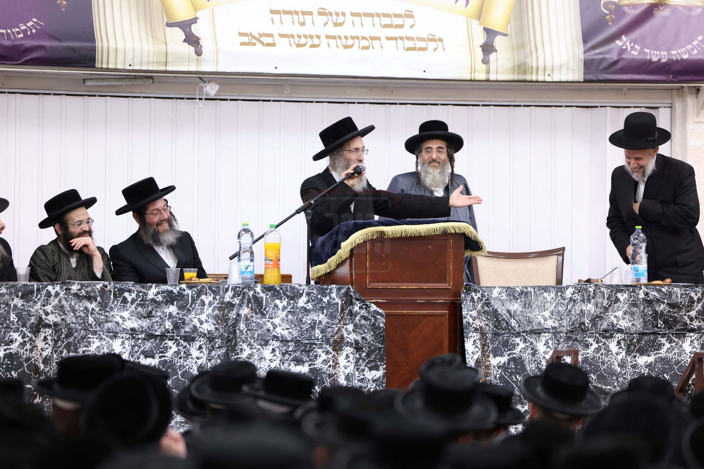 חלוקת פרסים לתלמידי ישיבת 'תולדות אהרן'