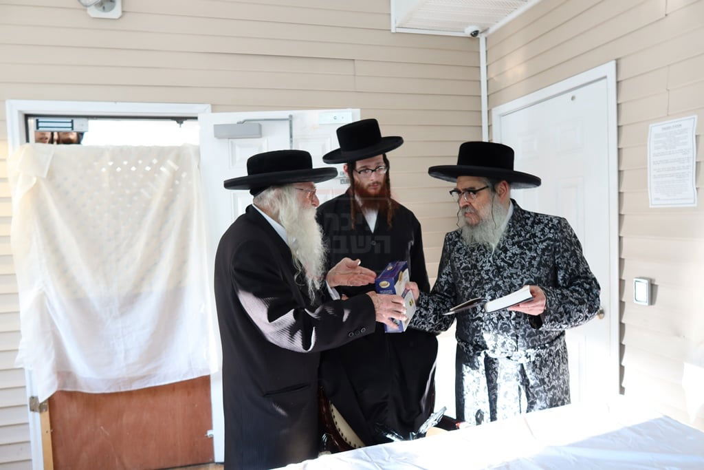 האדמו"ר מסאטמר בזיכוי פת לעירוב במנוחה בניו העמפשיר