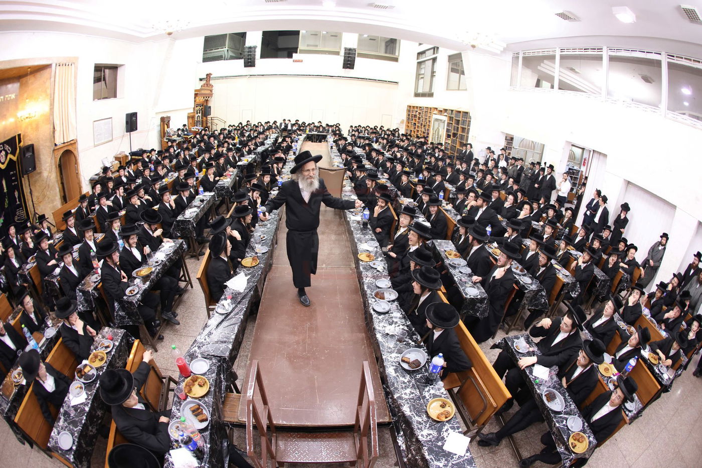 חלוקת פרסים לתלמידי ישיבת 'תולדות אהרן'