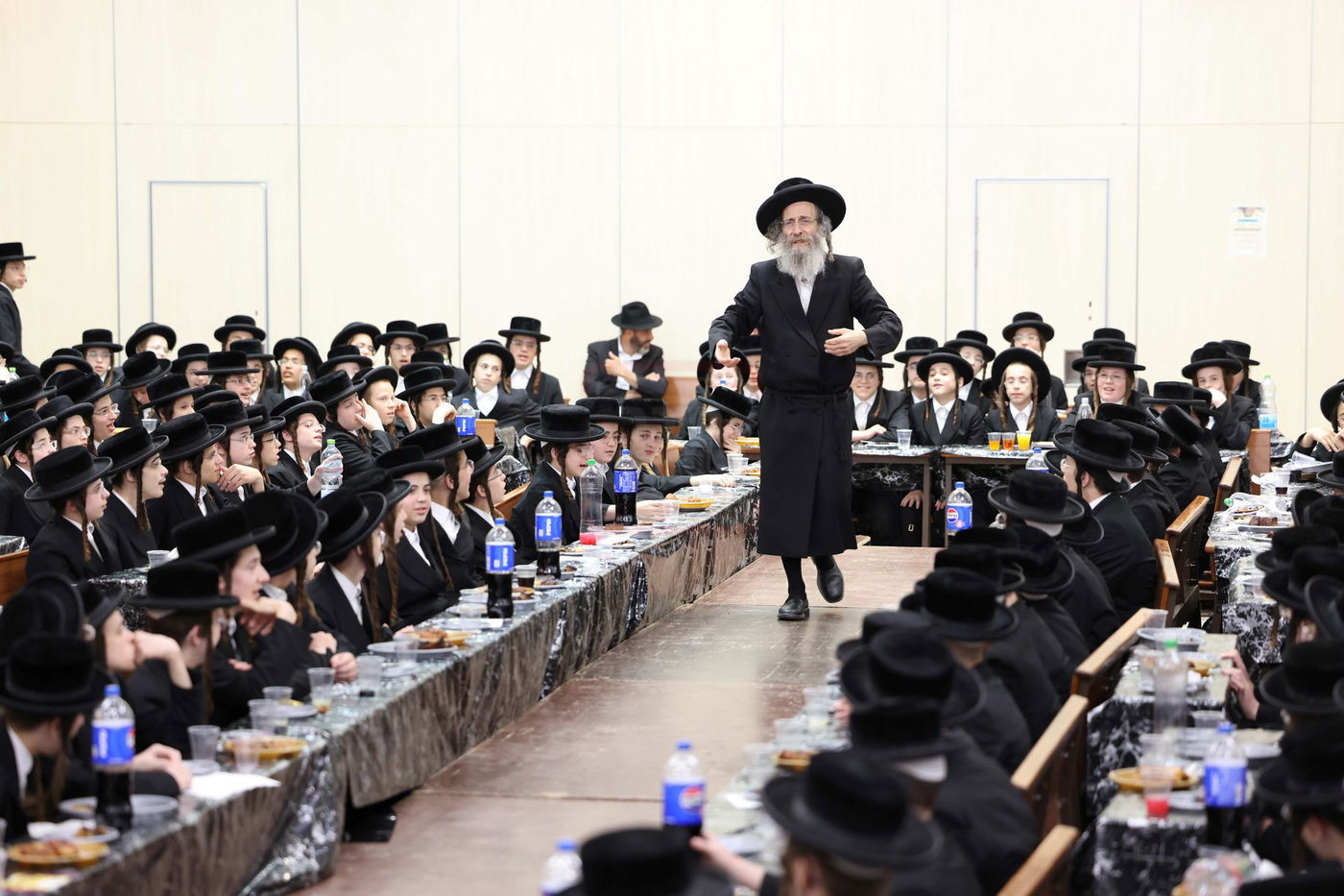 חלוקת פרסים לתלמידי ישיבת 'תולדות אהרן'