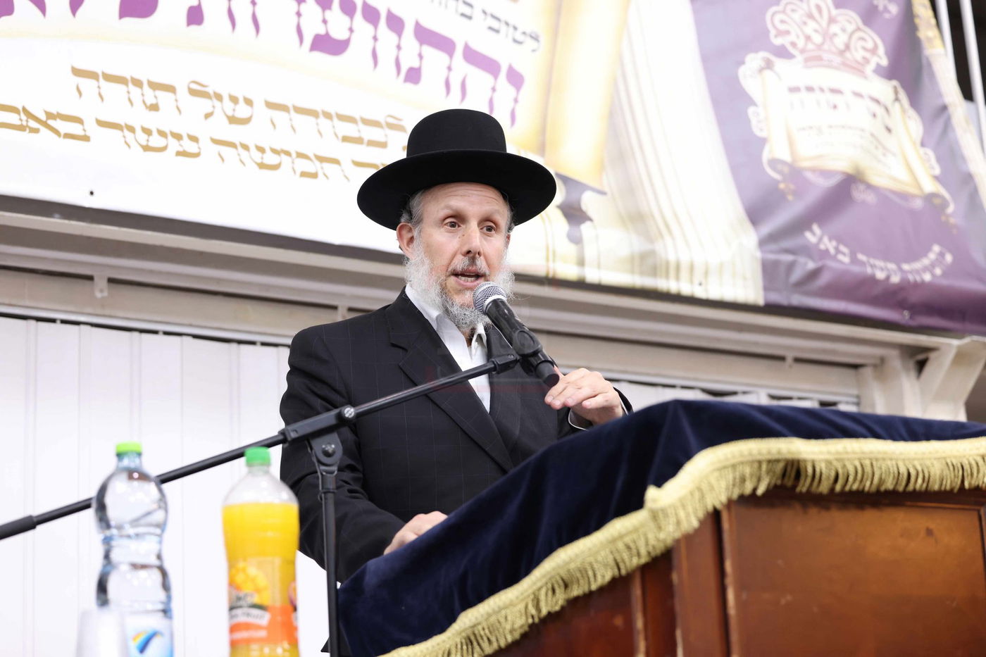 חלוקת פרסים לתלמידי ישיבת 'תולדות אהרן'