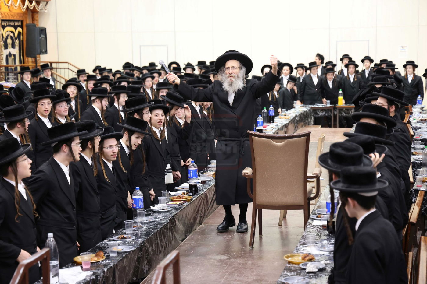 חלוקת פרסים לתלמידי ישיבת 'תולדות אהרן'