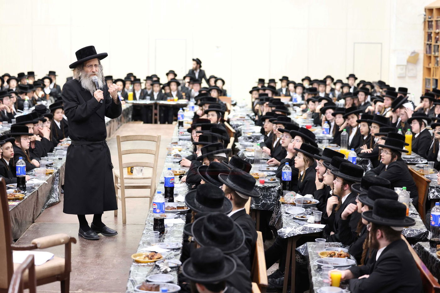 חלוקת פרסים לתלמידי ישיבת 'תולדות אהרן'