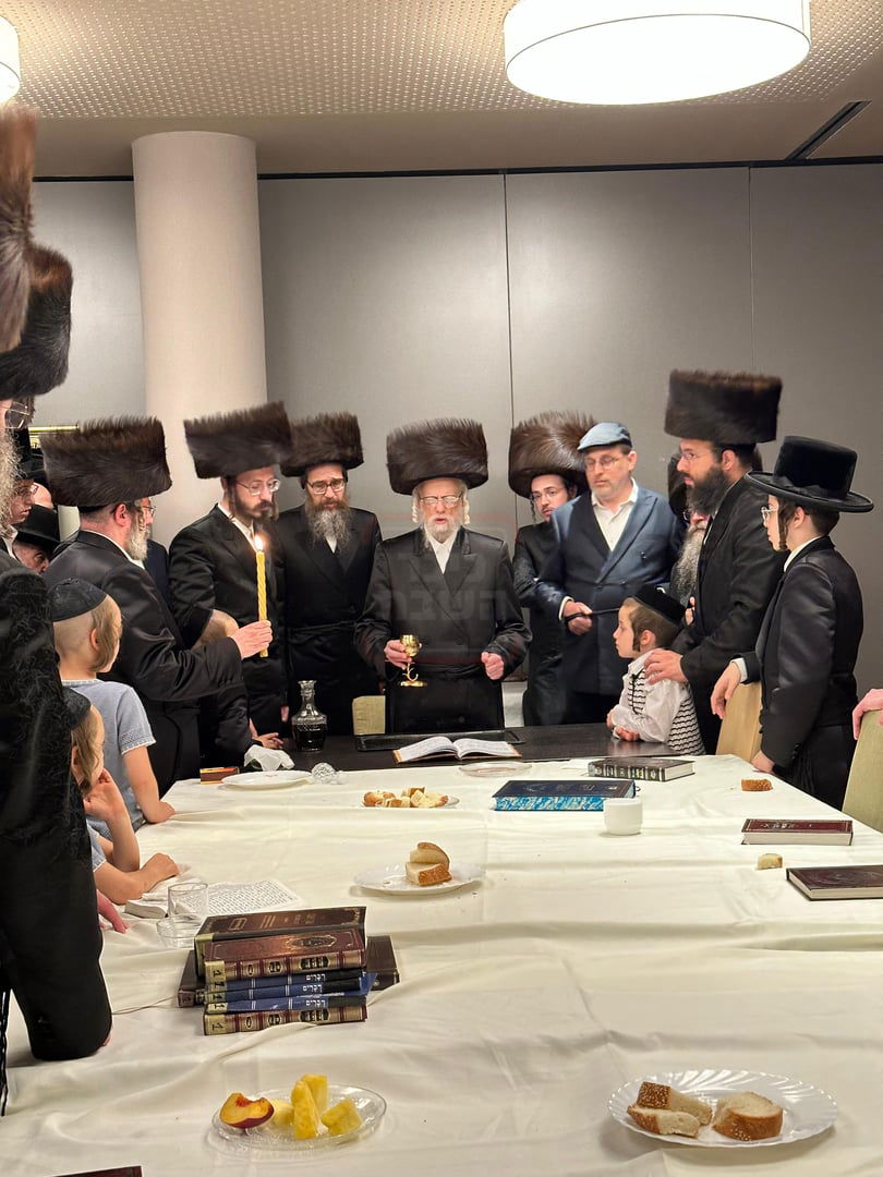 האדמו"ר מסערט ויז'ניץ בהבדלה באוסטריה