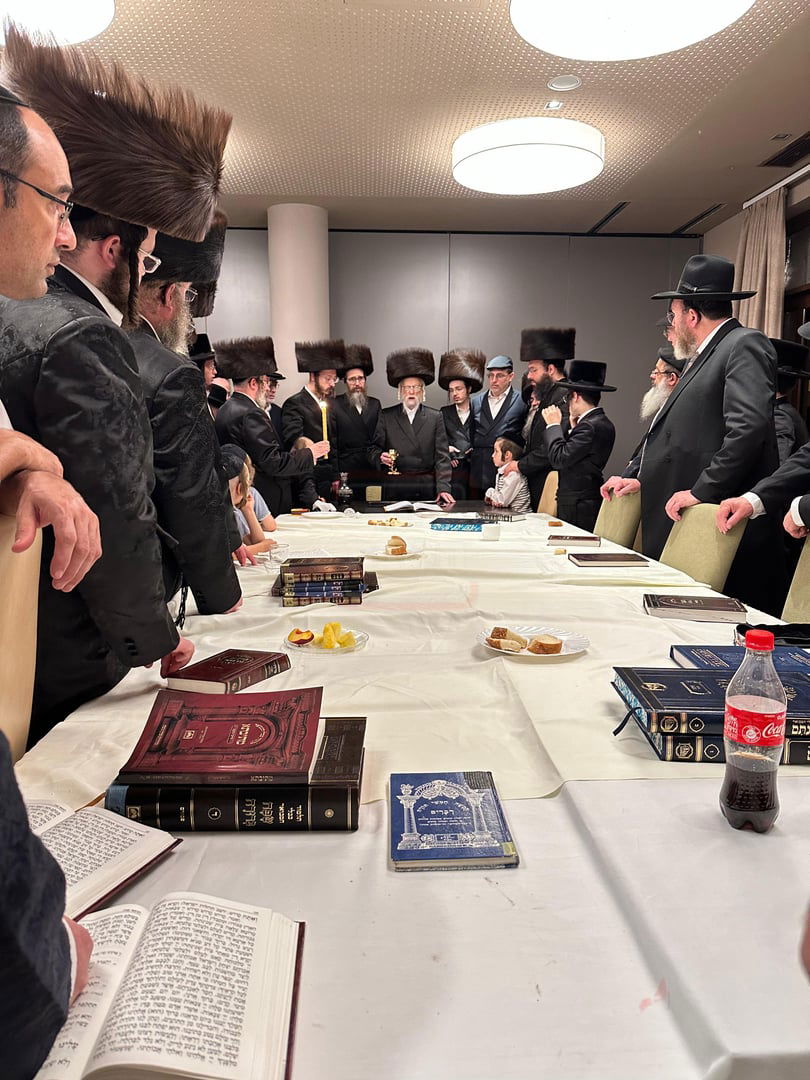 האדמו"ר מסערט ויז'ניץ בהבדלה באוסטריה