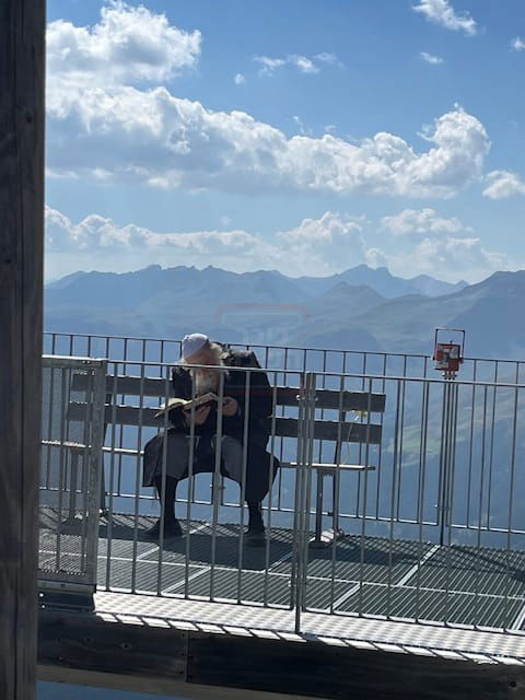 האדמו"ר מתבקשי אמונה בלימוד בהרי דאבוס