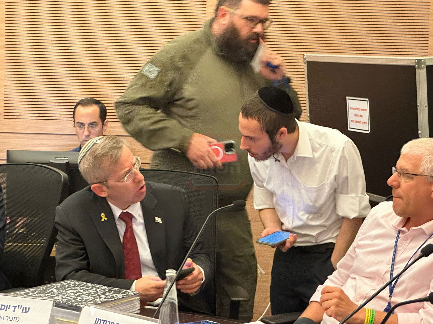 זופניק בכיכר | כל התמונות, הנייעס והחשיפות של בין הזמנים