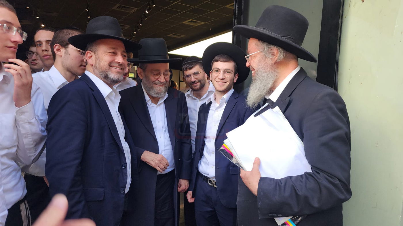 זופניק בכיכר | כל התמונות, הנייעס והחשיפות של בין הזמנים