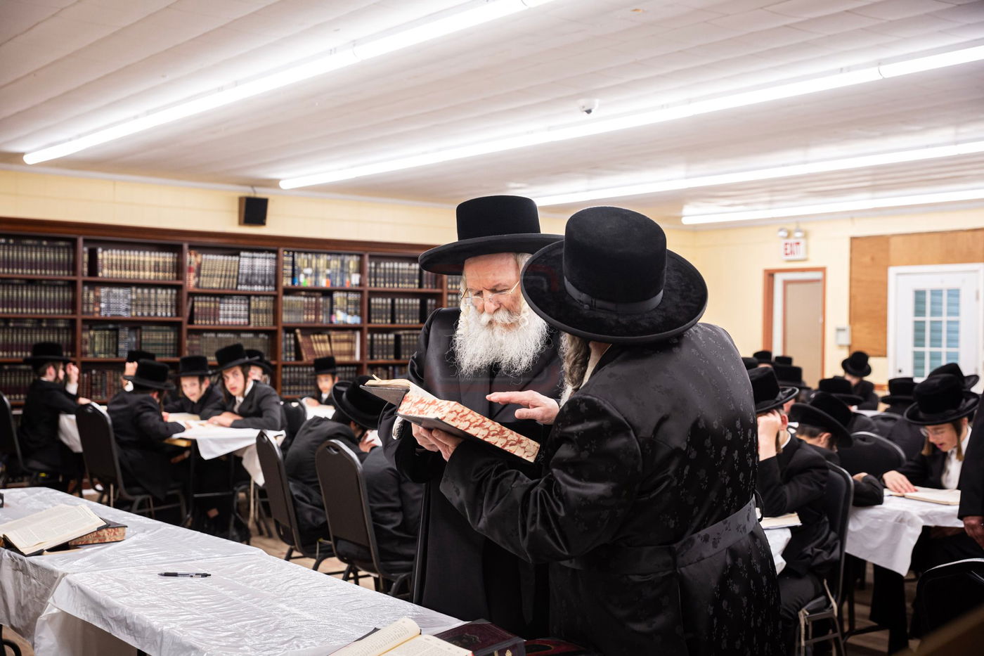 האדמו"ר מבאבוב בביקור במחנה שלווה בקאנטרי