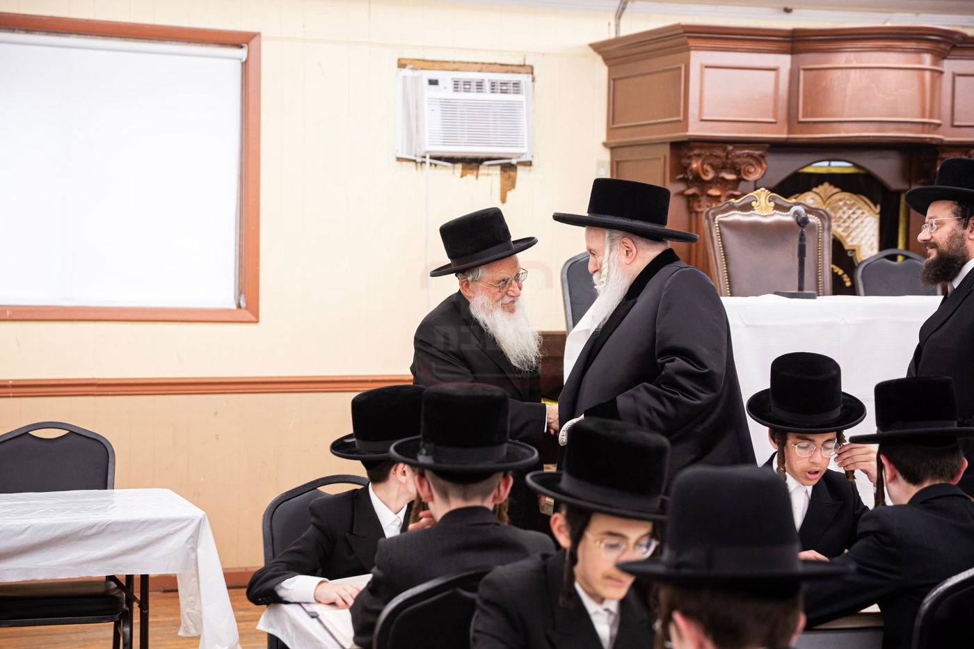 האדמו"ר מבאבוב בביקור במחנה שלווה בקאנטרי