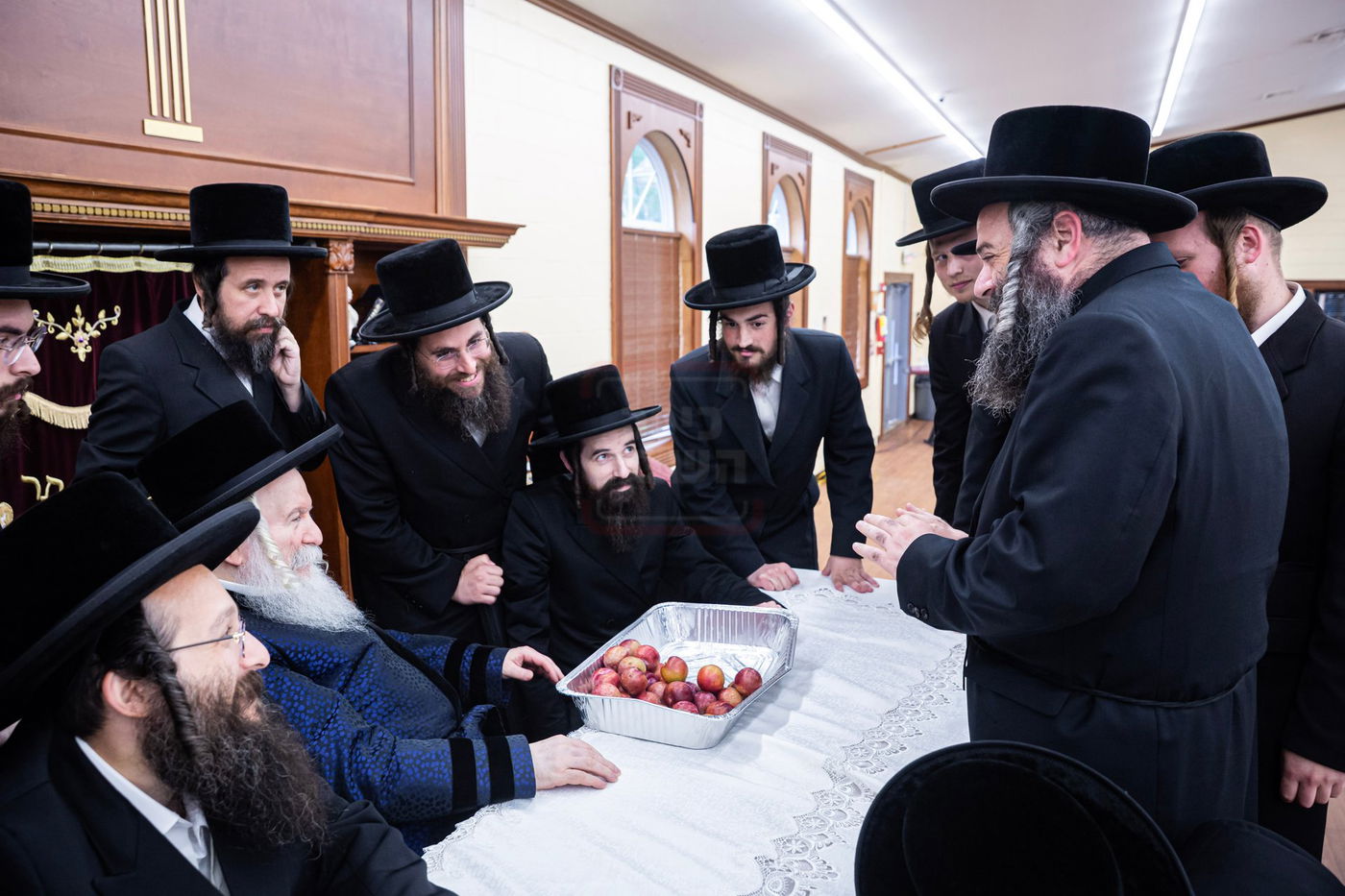 האדמו"ר מבאבוב בביקור במחנה שלווה בקאנטרי