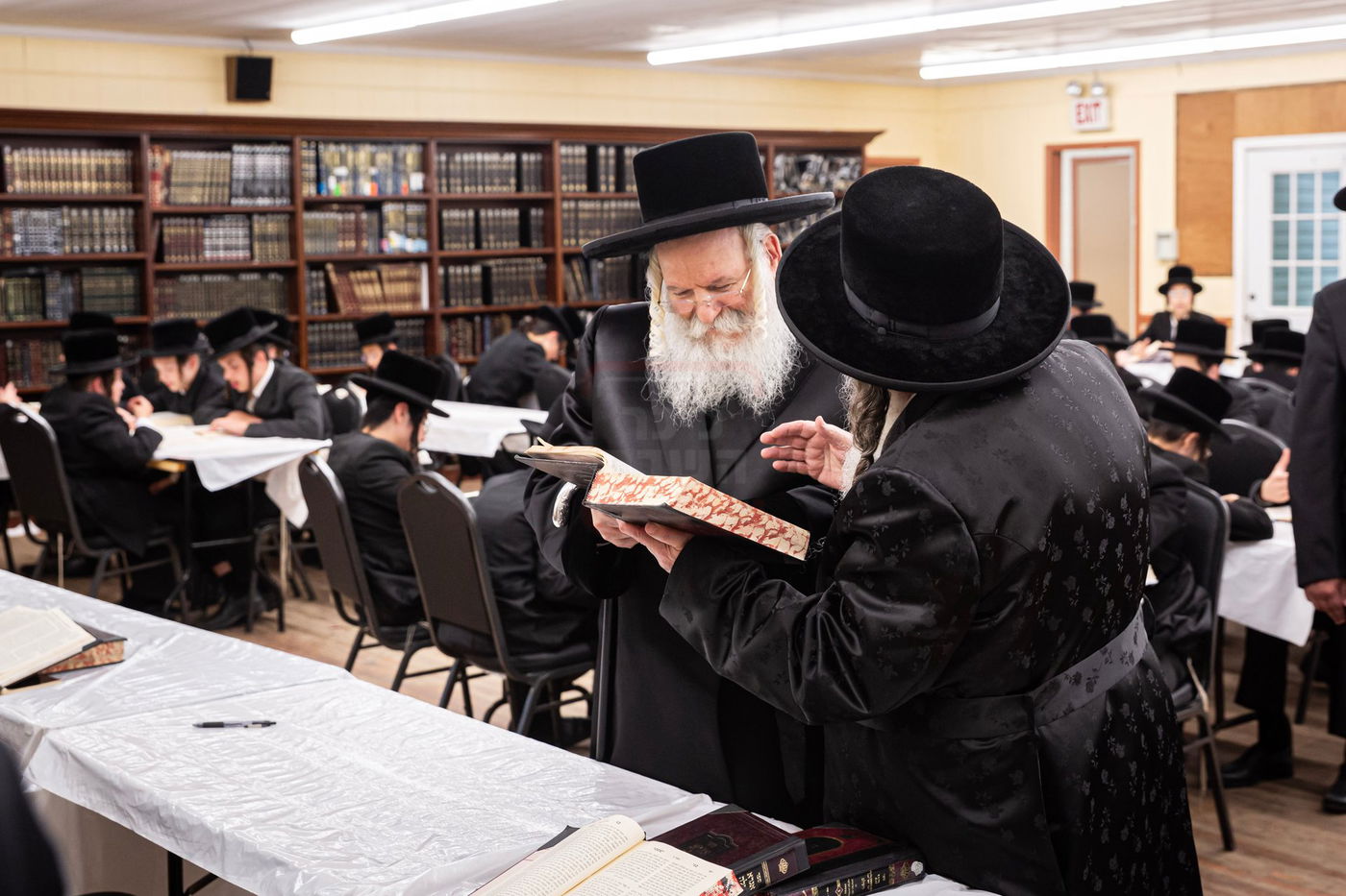 האדמו"ר מבאבוב בביקור במחנה שלווה בקאנטרי