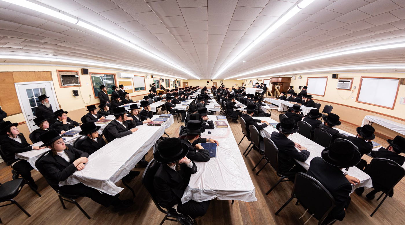 האדמו"ר מבאבוב בביקור במחנה שלווה בקאנטרי