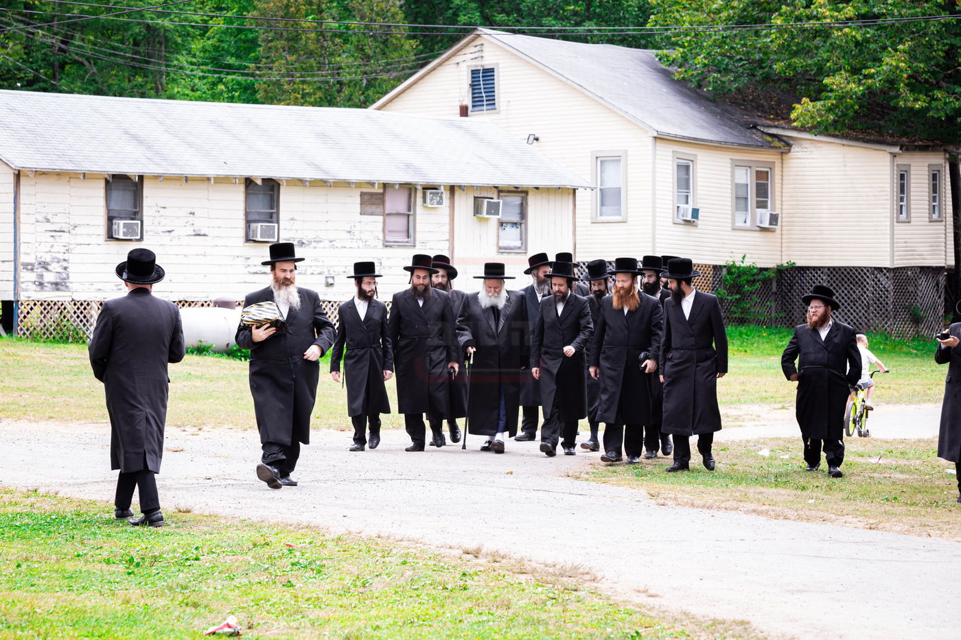 האדמו"ר מבאבוב בביקור במחנה שלווה בקאנטרי