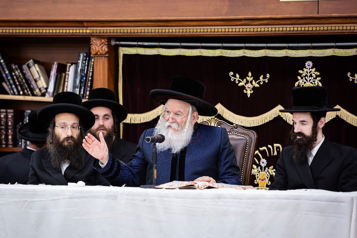 האדמו"ר מבאבוב בביקור במחנה שלווה בקאנטרי