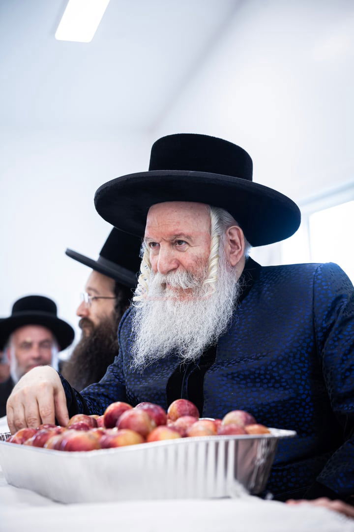 האדמו"ר מבאבוב בביקור במחנה שלווה בקאנטרי