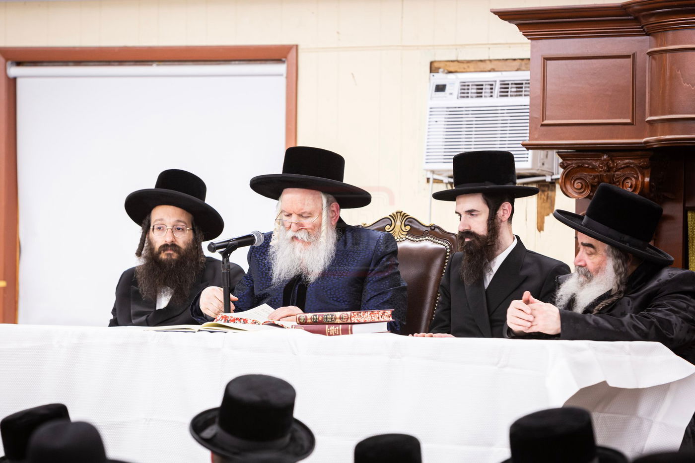 האדמו"ר מבאבוב בביקור במחנה שלווה בקאנטרי