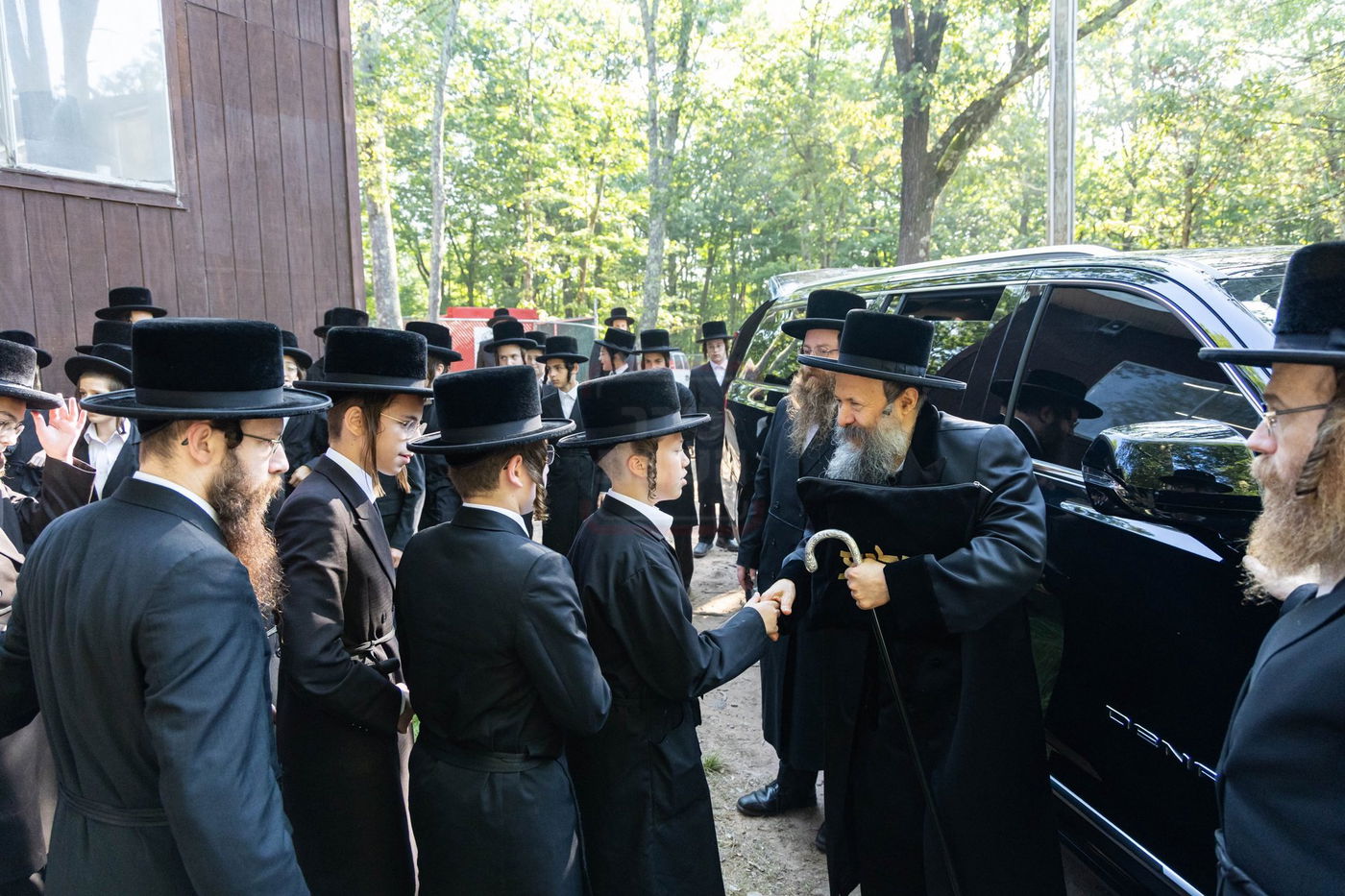 האדמו"ר מבאבוב 45 בביקור במחנה הקיץ של החסידות בקאנטרי