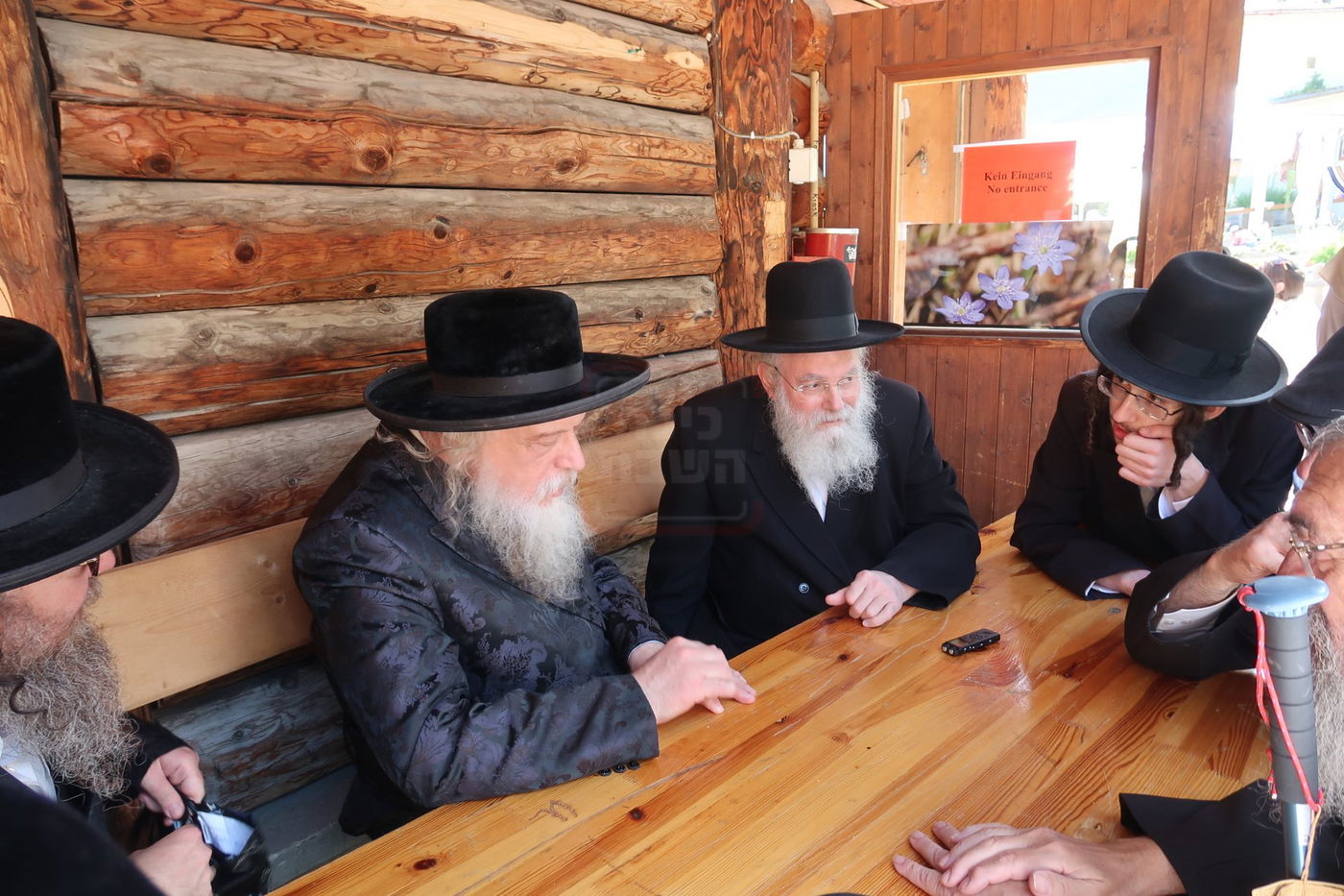 האדמו"ר ממבקשי אמונה במנוחה בדאבוס שבשווייץ