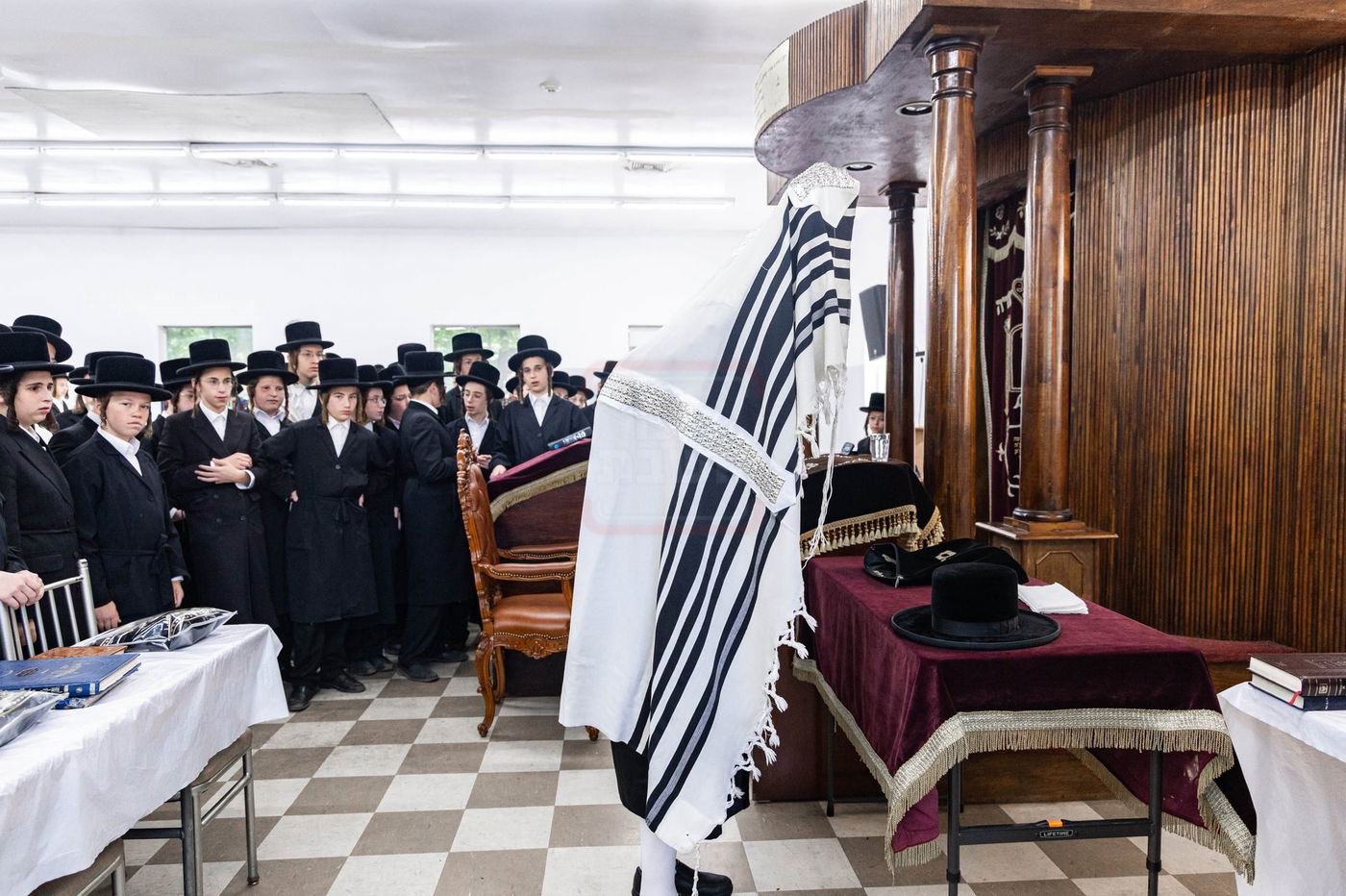 האדמו"ר מבאבוב 45 בביקור במחנה הקיץ של החסידות בקאנטרי