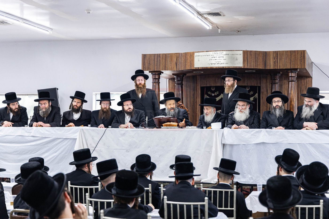 האדמו"ר מבאבוב 45 בביקור במחנה הקיץ של החסידות בקאנטרי